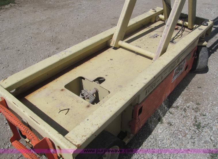 image for item F7105 1997 JLG 2033E scissor lift
