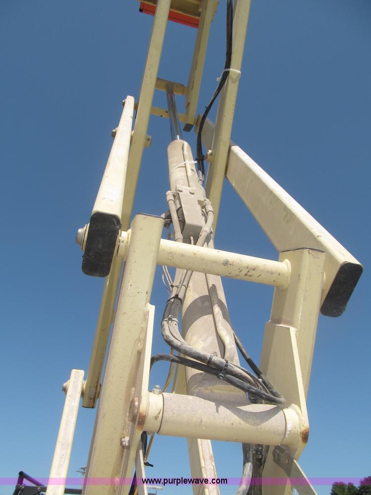 image for item F7105 1997 JLG 2033E scissor lift
