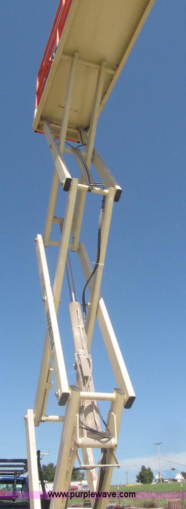 image for item F7105 1997 JLG 2033E scissor lift