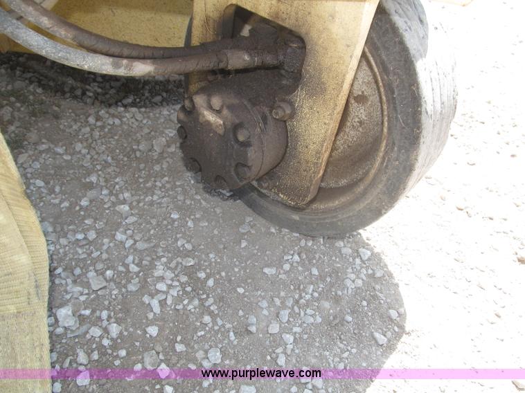 image for item F7105 1997 JLG 2033E scissor lift