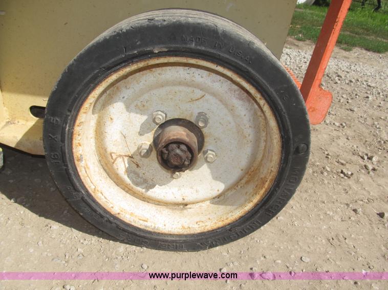 image for item F7105 1997 JLG 2033E scissor lift