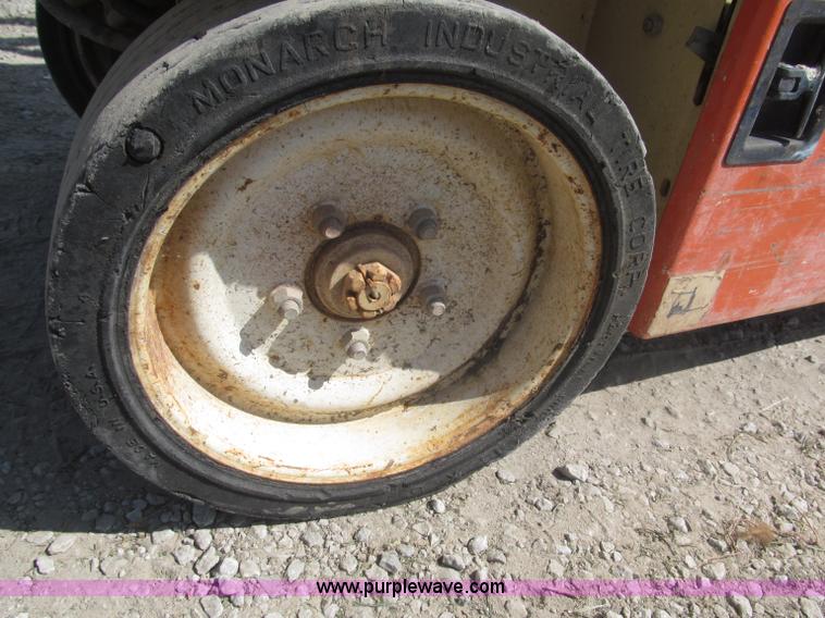 image for item F7105 1997 JLG 2033E scissor lift