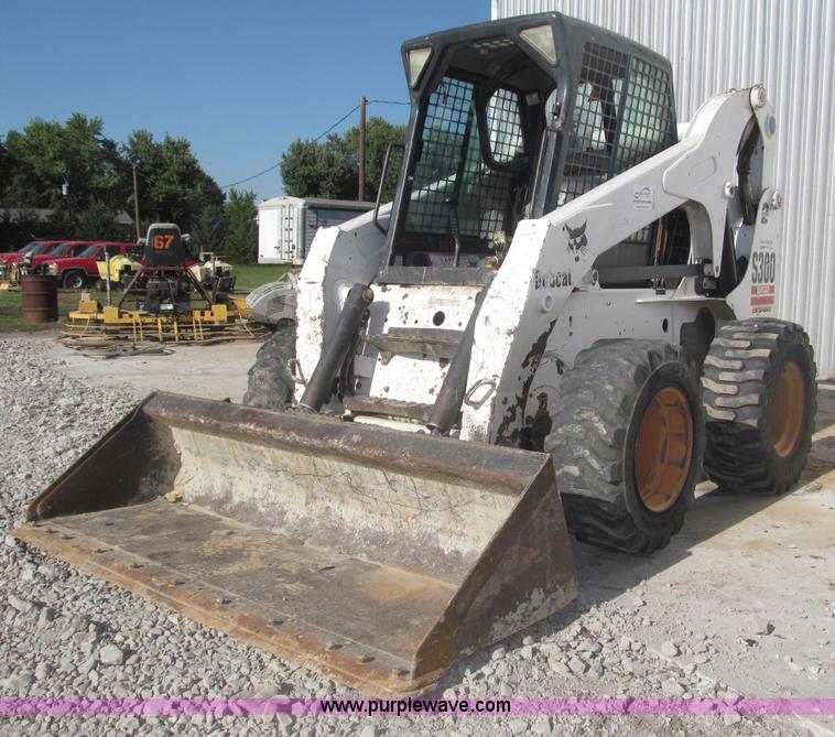 image for item F7107 2003 Bobcat S300 skid steer
