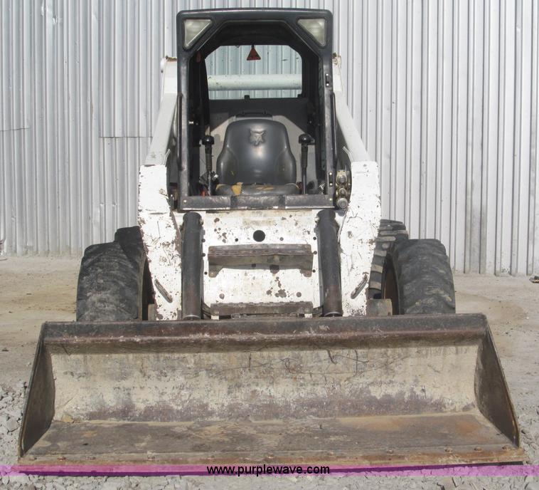 image for item F7107 2003 Bobcat S300 skid steer