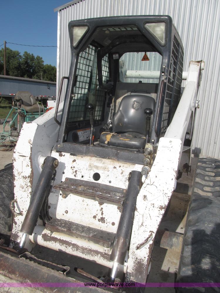 image for item F7107 2003 Bobcat S300 skid steer