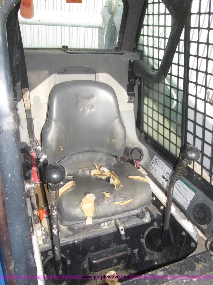 image for item F7107 2003 Bobcat S300 skid steer