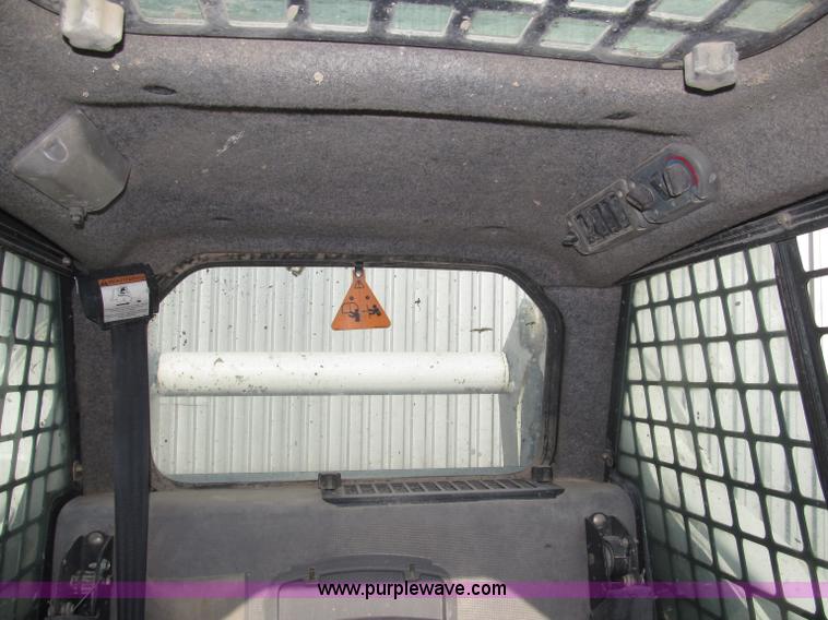 image for item F7107 2003 Bobcat S300 skid steer