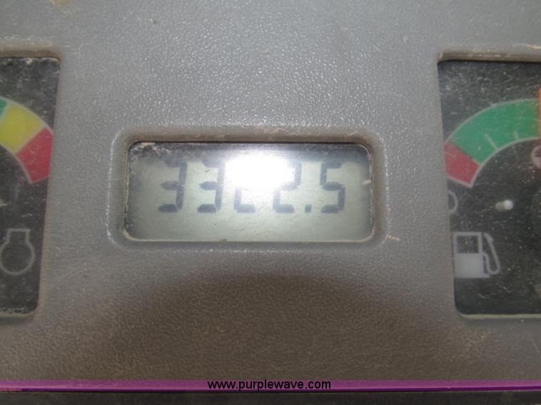 image for item F7107 2003 Bobcat S300 skid steer