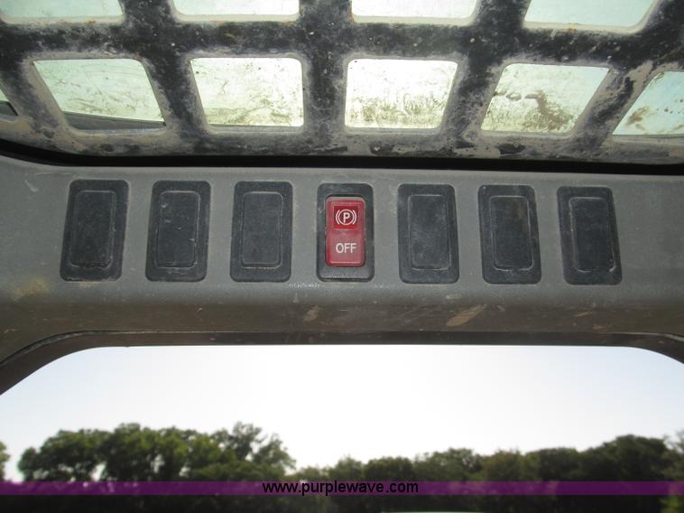 image for item F7107 2003 Bobcat S300 skid steer