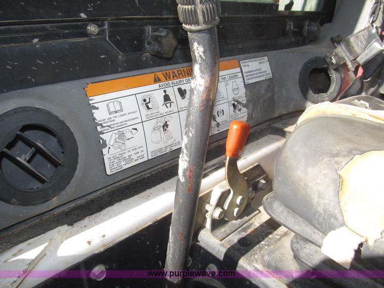 image for item F7107 2003 Bobcat S300 skid steer