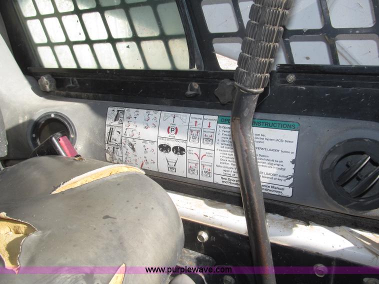 image for item F7107 2003 Bobcat S300 skid steer