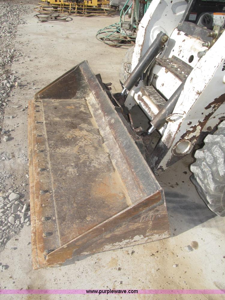 image for item F7107 2003 Bobcat S300 skid steer