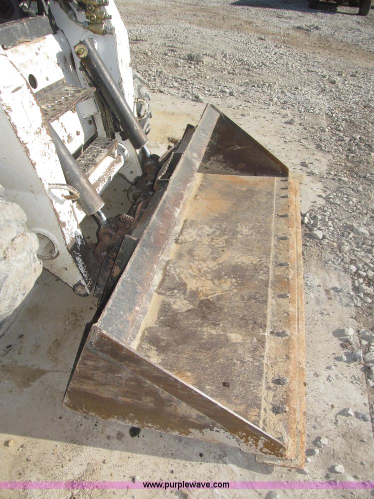 image for item F7107 2003 Bobcat S300 skid steer