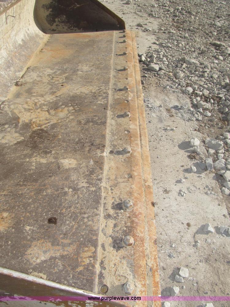 image for item F7107 2003 Bobcat S300 skid steer