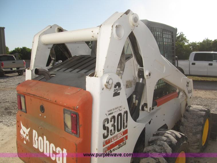 image for item F7107 2003 Bobcat S300 skid steer
