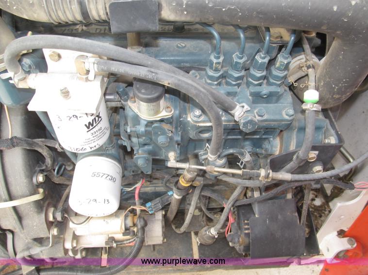 image for item F7107 2003 Bobcat S300 skid steer