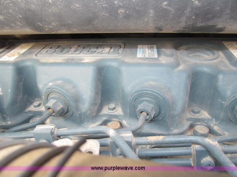 image for item F7107 2003 Bobcat S300 skid steer