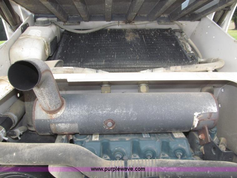 image for item F7107 2003 Bobcat S300 skid steer