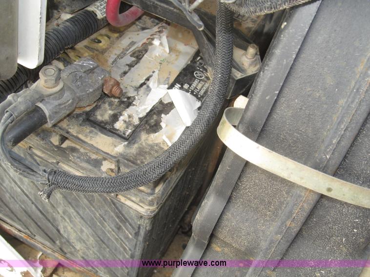 image for item F7107 2003 Bobcat S300 skid steer