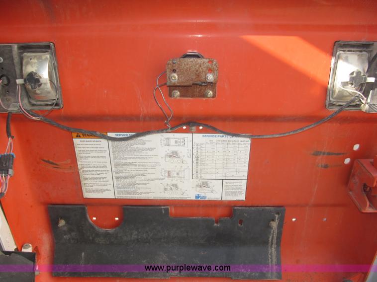 image for item F7107 2003 Bobcat S300 skid steer