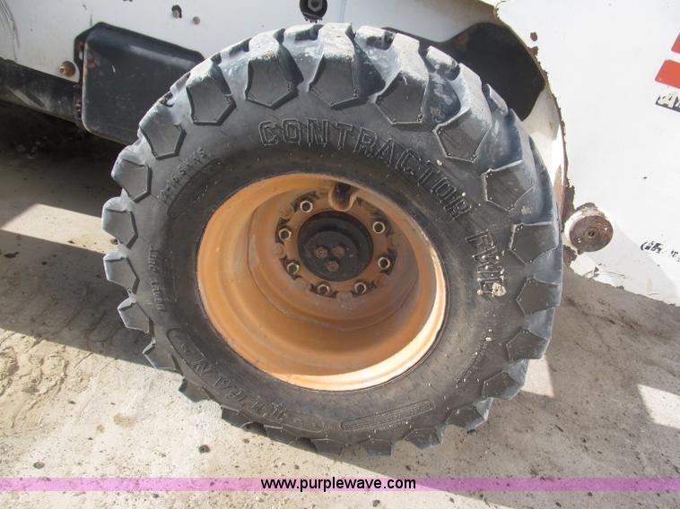 image for item F7107 2003 Bobcat S300 skid steer