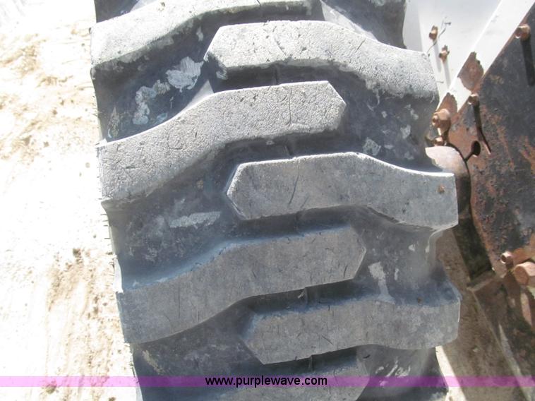 image for item F7107 2003 Bobcat S300 skid steer