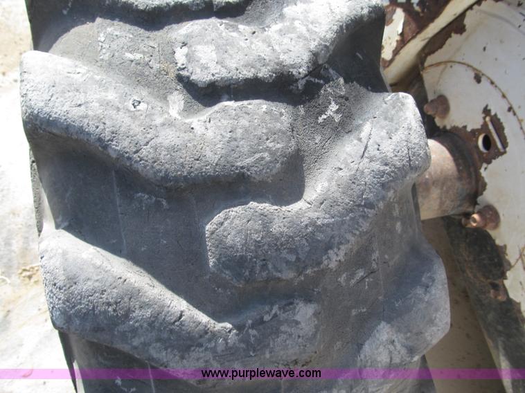 image for item F7107 2003 Bobcat S300 skid steer