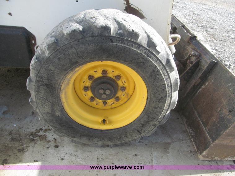 image for item F7107 2003 Bobcat S300 skid steer