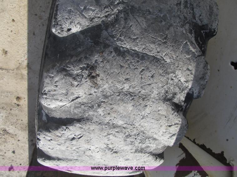 image for item F7107 2003 Bobcat S300 skid steer