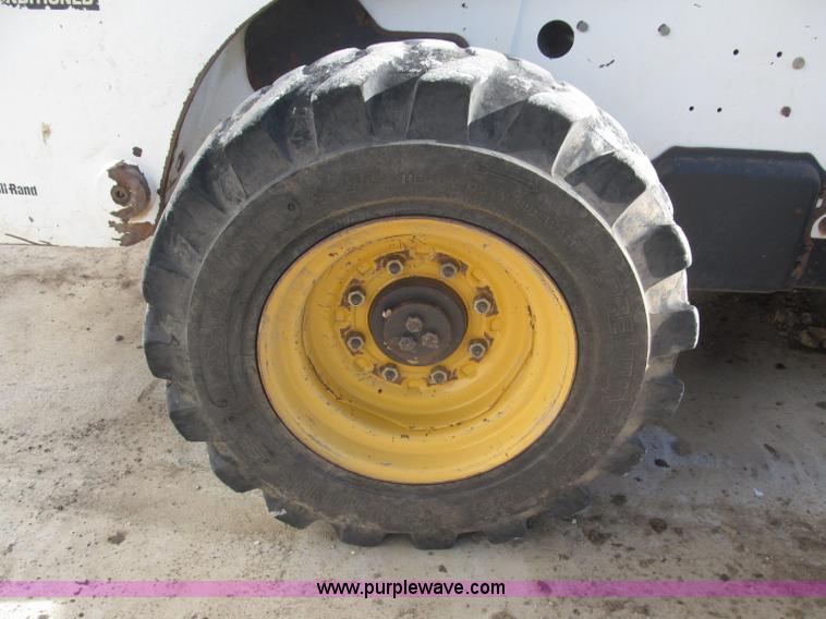 image for item F7107 2003 Bobcat S300 skid steer