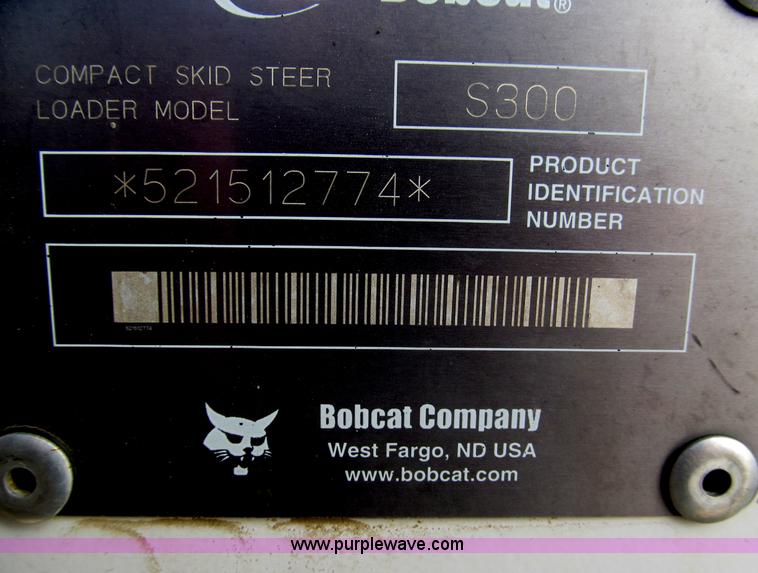 image for item F7107 2003 Bobcat S300 skid steer