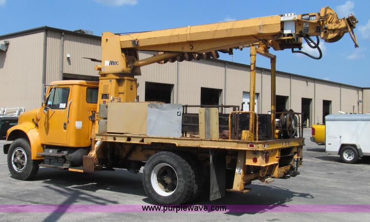 image for item G2080 1993 International 4900 digger derrick truck