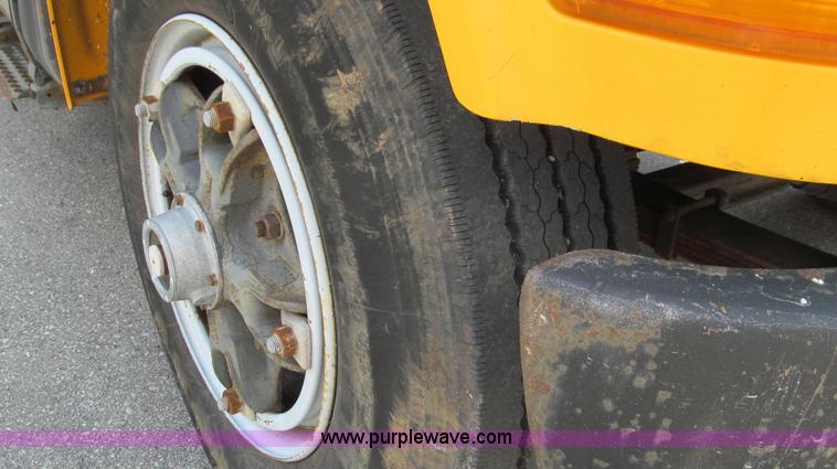 image for item G2080 1993 International 4900 digger derrick truck