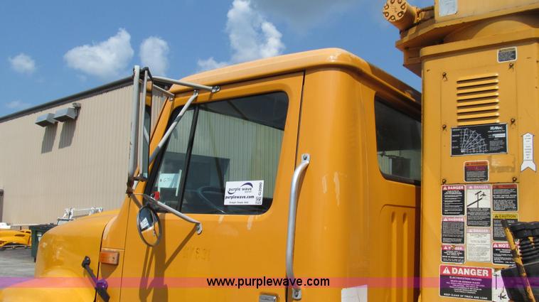 image for item G2080 1993 International 4900 digger derrick truck