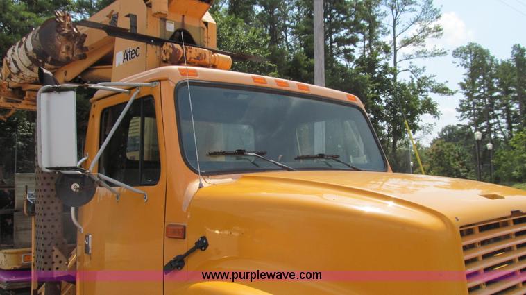 image for item G2080 1993 International 4900 digger derrick truck