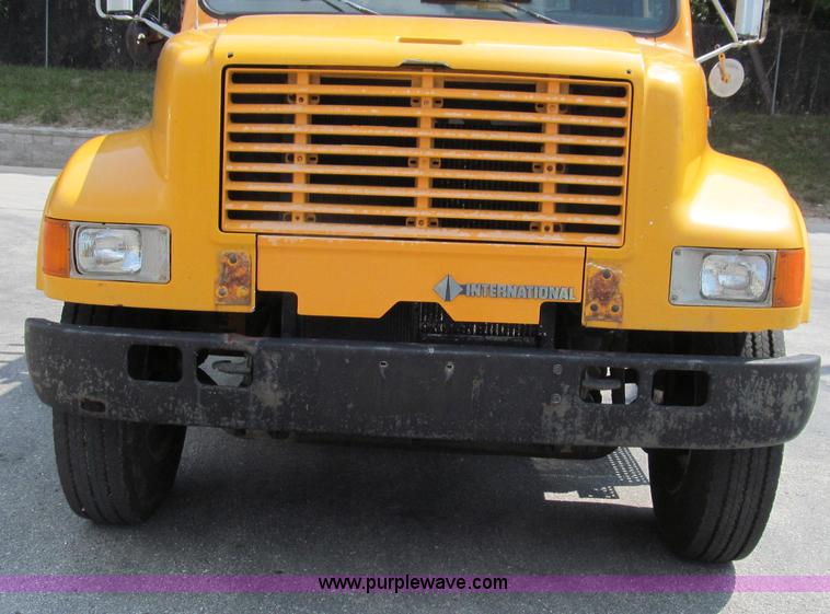 image for item G2080 1993 International 4900 digger derrick truck