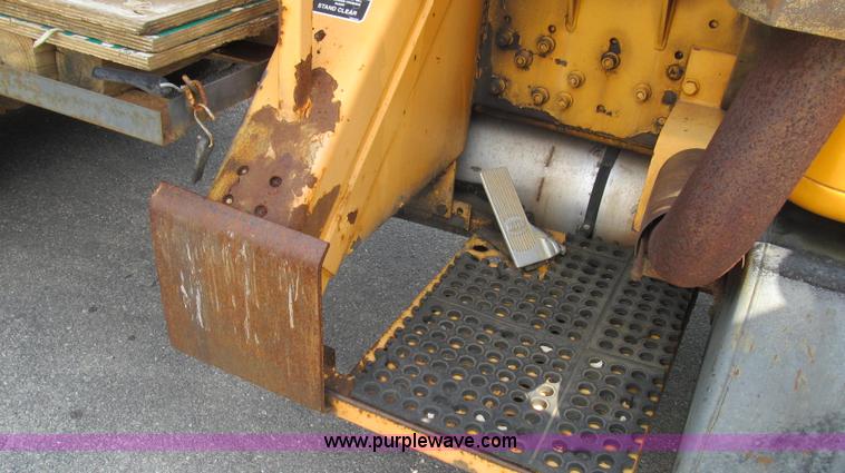 image for item G2080 1993 International 4900 digger derrick truck