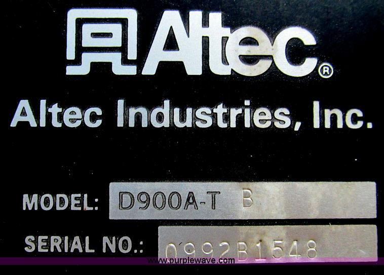 image for item G2080 1993 International 4900 digger derrick truck