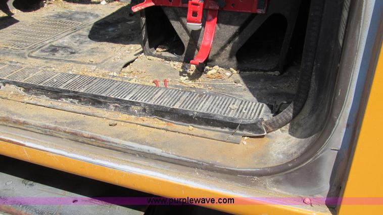 image for item G2080 1993 International 4900 digger derrick truck