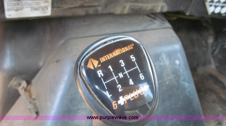 image for item G2080 1993 International 4900 digger derrick truck