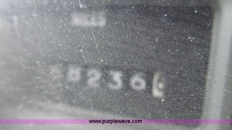 image for item G2080 1993 International 4900 digger derrick truck