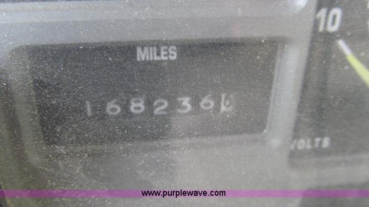 image for item G2080 1993 International 4900 digger derrick truck