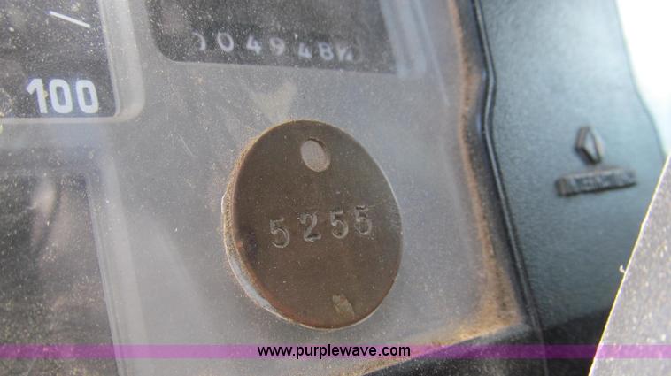 image for item G2080 1993 International 4900 digger derrick truck