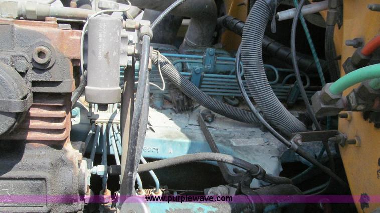 image for item G2080 1993 International 4900 digger derrick truck