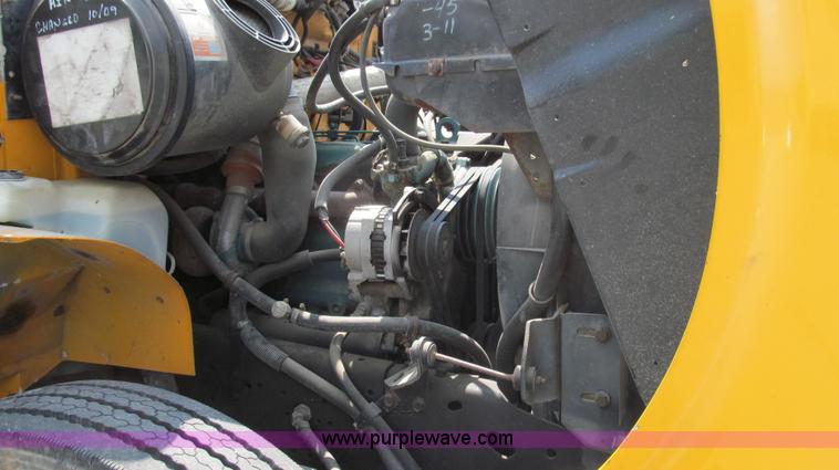 image for item G2080 1993 International 4900 digger derrick truck