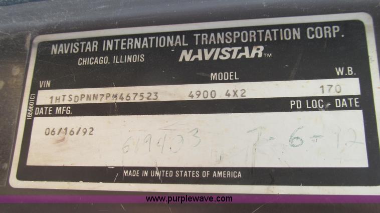 image for item G2080 1993 International 4900 digger derrick truck