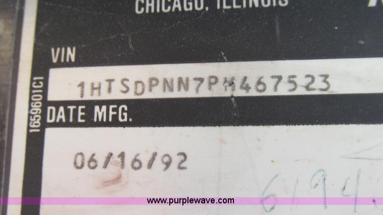 image for item G2080 1993 International 4900 digger derrick truck