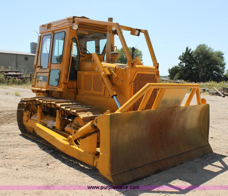 image for item G4121 1981 Caterpillar D6D dozer