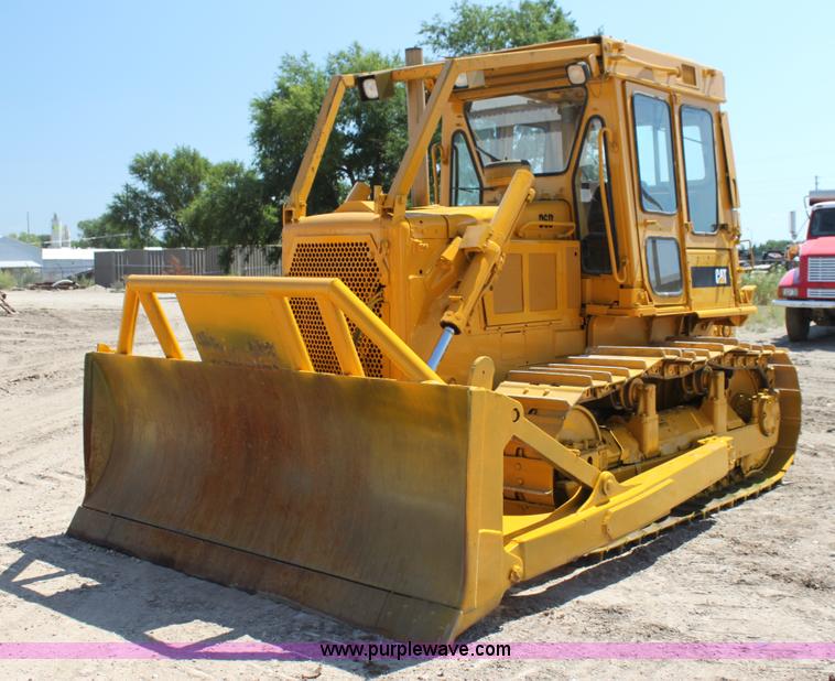 image for item G4121 1981 Caterpillar D6D dozer