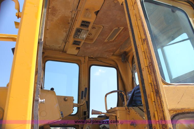 image for item G4121 1981 Caterpillar D6D dozer